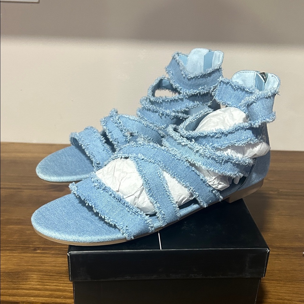 Cape Robbin denim open-toe block heel sandals. New in box size 8
